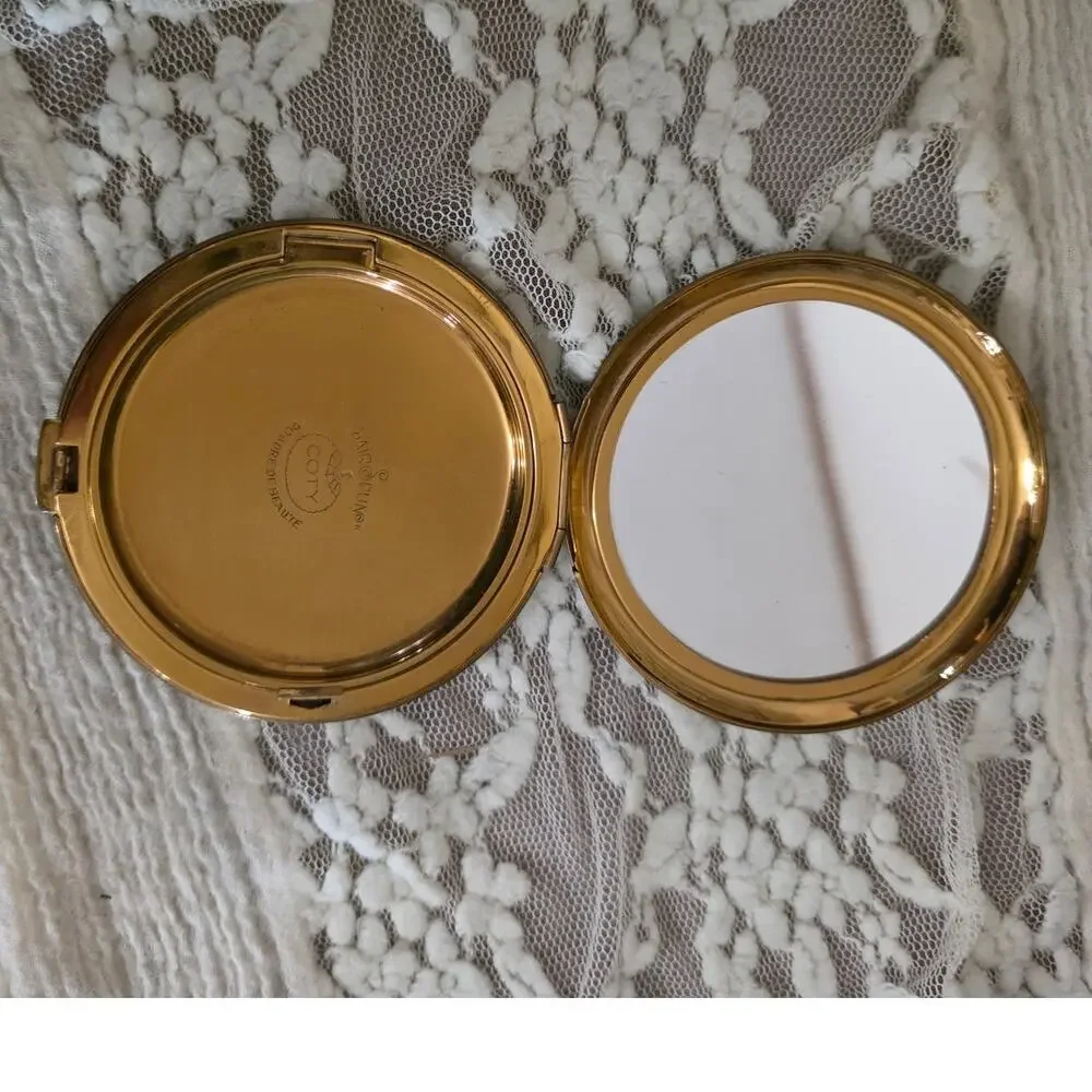 Coty this compact